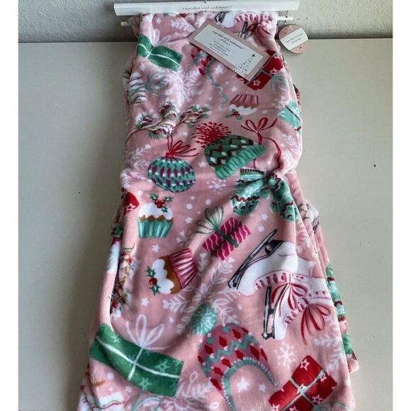 Cupcakes & Cashmere PINK Winter Throw Blanket Ice Skates Ornaments 60X70” NEW - Picture 1 of 15